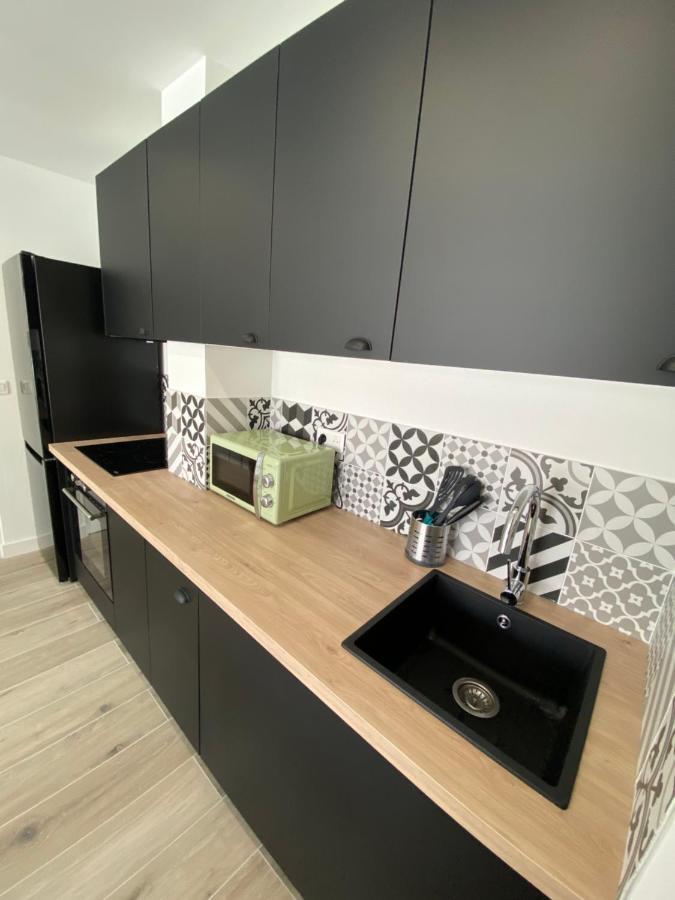 Ajaccio Magnifique T2 37M2 Centre Ville Vue Mer Au Bord De La Plage Neuf 4 Couchages Balcon Parking Prive Ferme Clim Wifi Ngoại thất bức ảnh