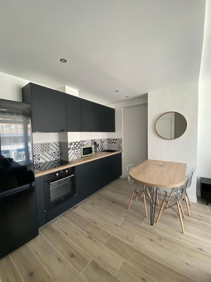 Ajaccio Magnifique T2 37M2 Centre Ville Vue Mer Au Bord De La Plage Neuf 4 Couchages Balcon Parking Prive Ferme Clim Wifi Ngoại thất bức ảnh