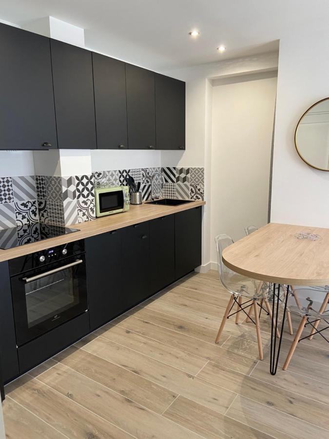 Ajaccio Magnifique T2 37M2 Centre Ville Vue Mer Au Bord De La Plage Neuf 4 Couchages Balcon Parking Prive Ferme Clim Wifi Ngoại thất bức ảnh