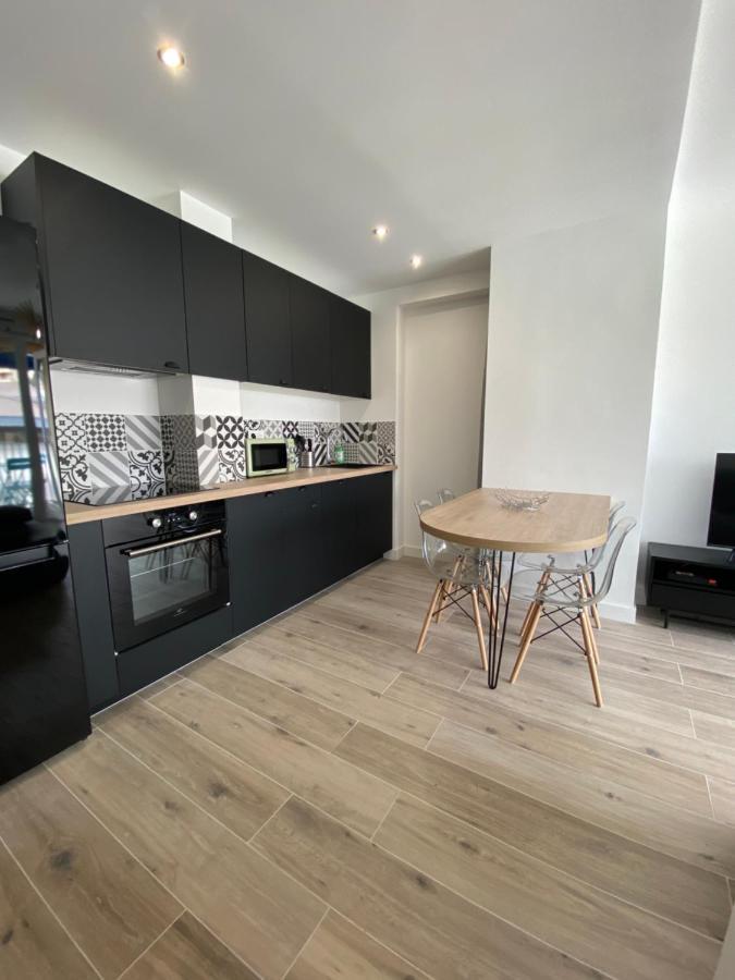 Ajaccio Magnifique T2 37M2 Centre Ville Vue Mer Au Bord De La Plage Neuf 4 Couchages Balcon Parking Prive Ferme Clim Wifi Ngoại thất bức ảnh