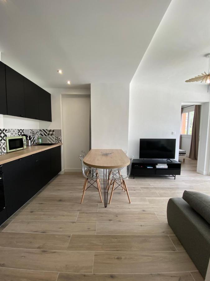 Ajaccio Magnifique T2 37M2 Centre Ville Vue Mer Au Bord De La Plage Neuf 4 Couchages Balcon Parking Prive Ferme Clim Wifi Ngoại thất bức ảnh