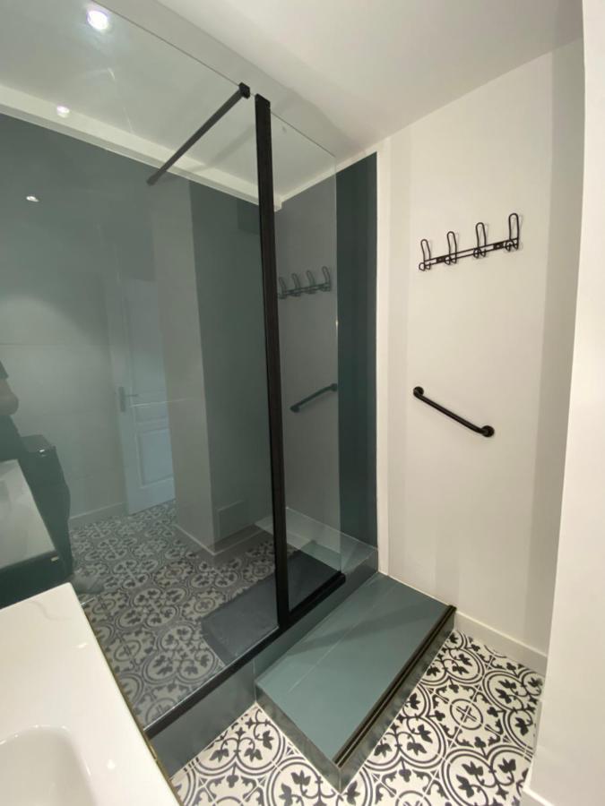 Ajaccio Magnifique T2 37M2 Centre Ville Vue Mer Au Bord De La Plage Neuf 4 Couchages Balcon Parking Prive Ferme Clim Wifi Ngoại thất bức ảnh
